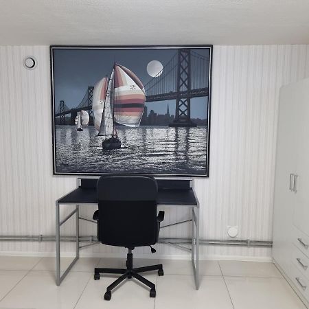 Moonlight - Trevlig Kallarlagenhet Apartment Broby ภายนอก รูปภาพ
