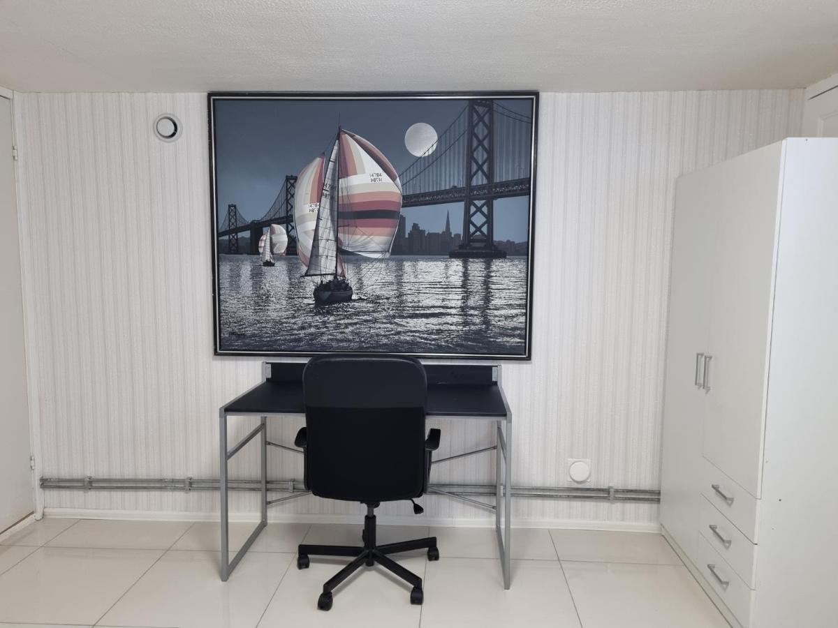 Moonlight - Trevlig Kallarlagenhet Apartment Broby ภายนอก รูปภาพ