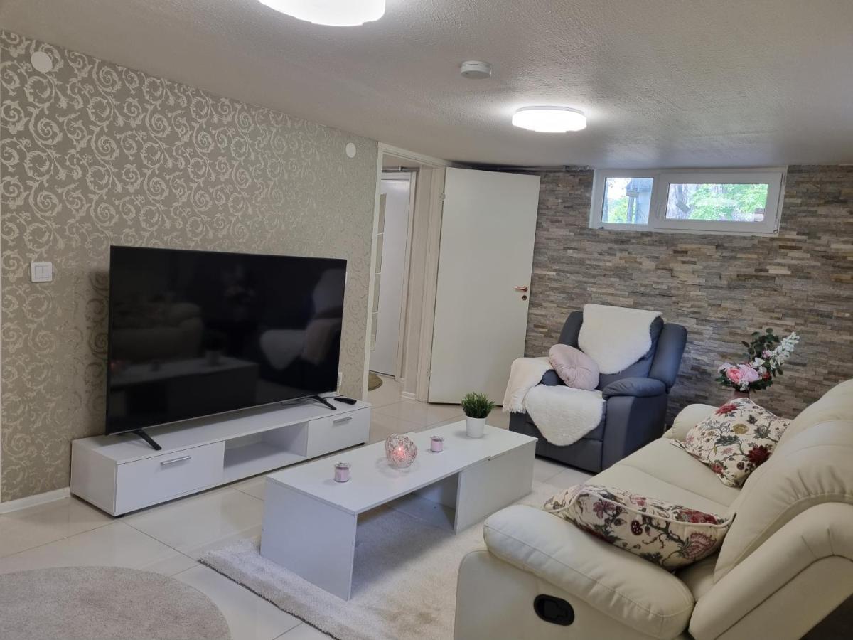 Moonlight - Trevlig Kallarlagenhet Apartment Broby ภายนอก รูปภาพ