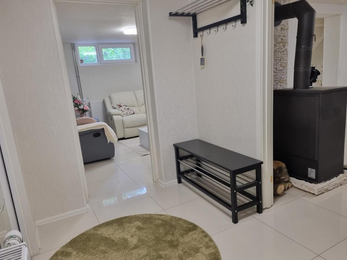 Moonlight - Trevlig Kallarlagenhet Apartment Broby ภายนอก รูปภาพ