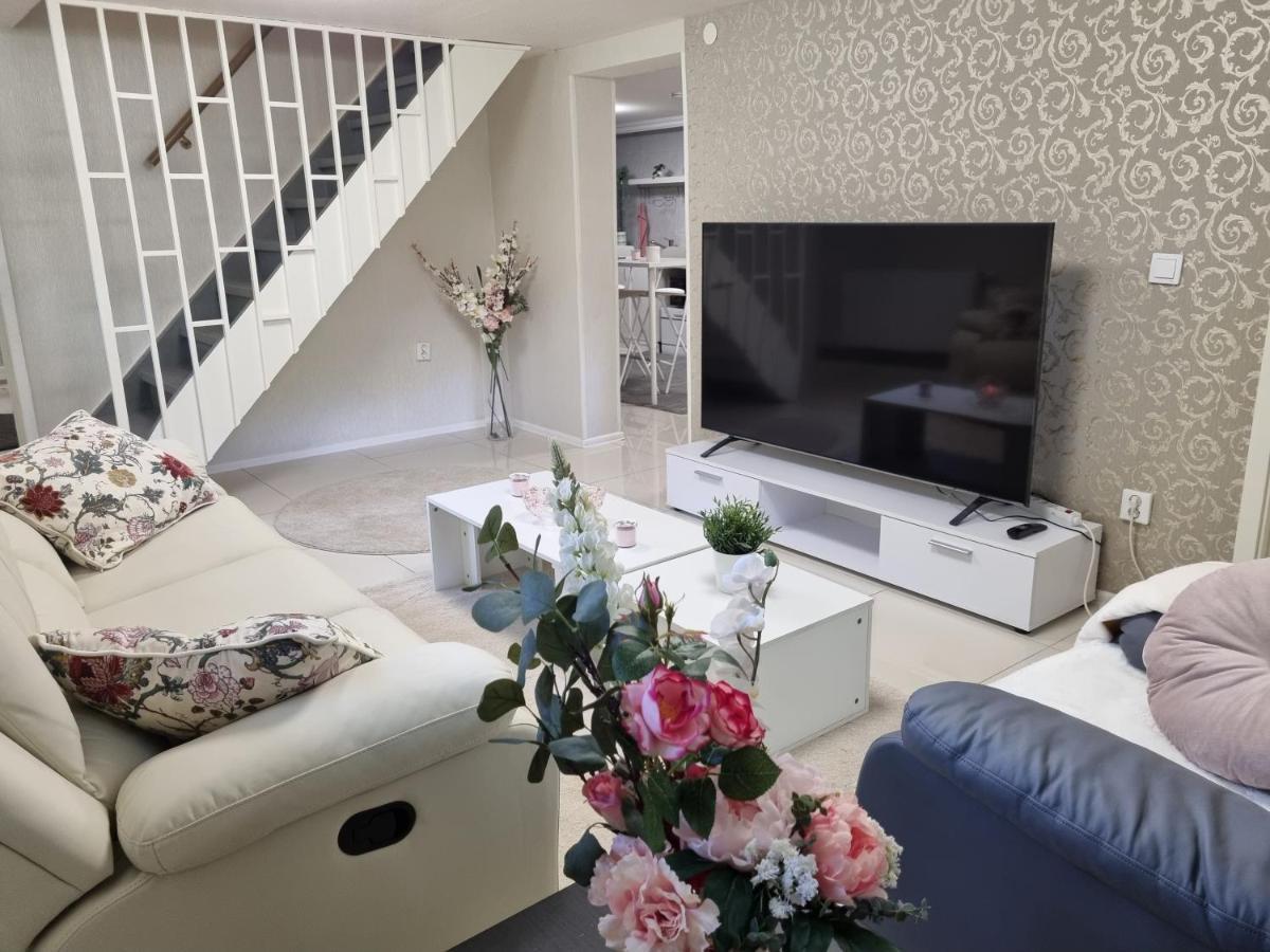 Moonlight - Trevlig Kallarlagenhet Apartment Broby ภายนอก รูปภาพ