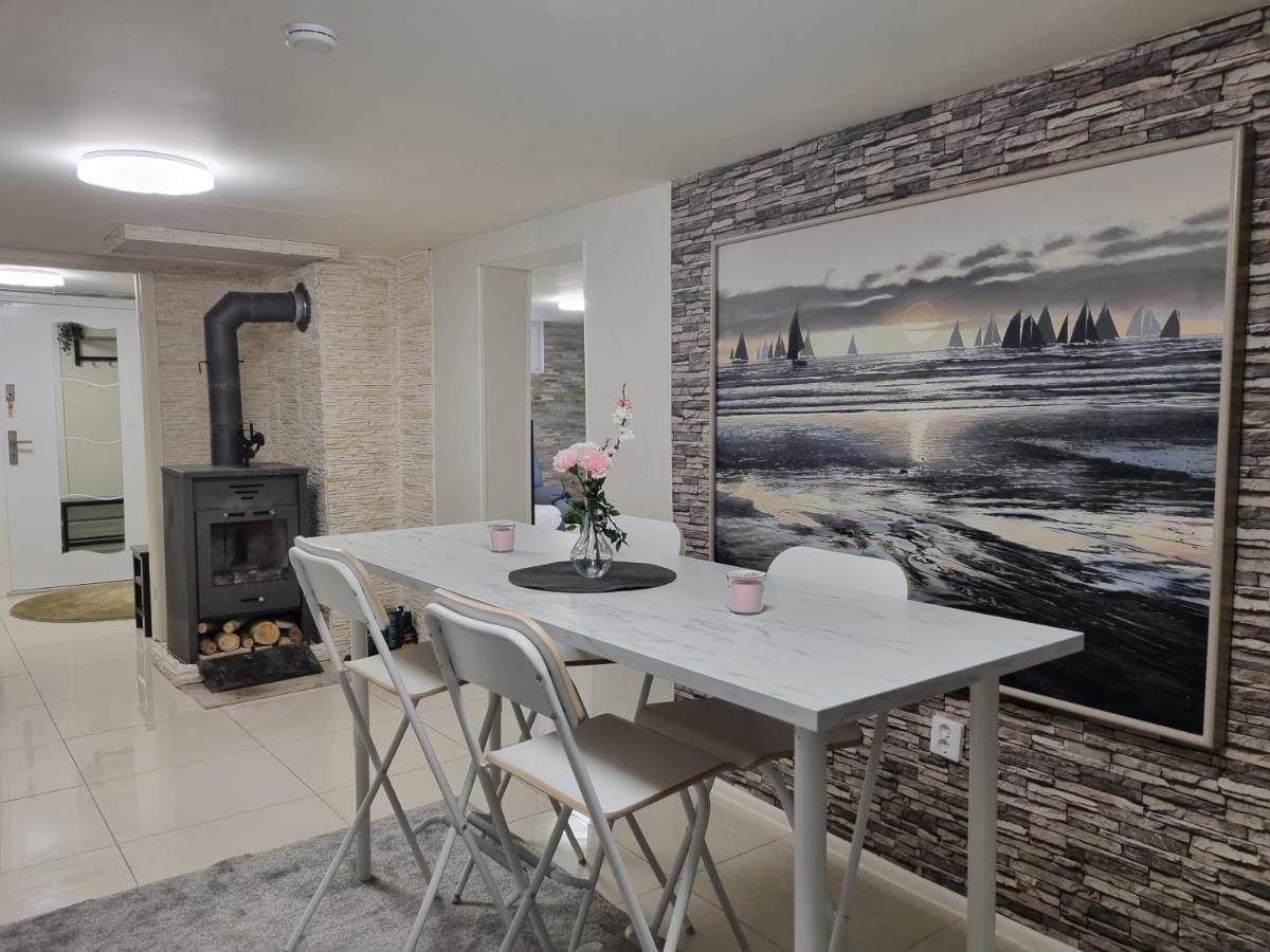 Moonlight - Trevlig Kallarlagenhet Apartment Broby ภายนอก รูปภาพ