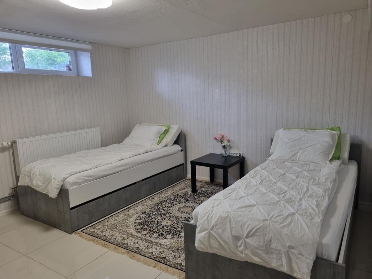 Moonlight - Trevlig Kallarlagenhet Apartment Broby ภายนอก รูปภาพ