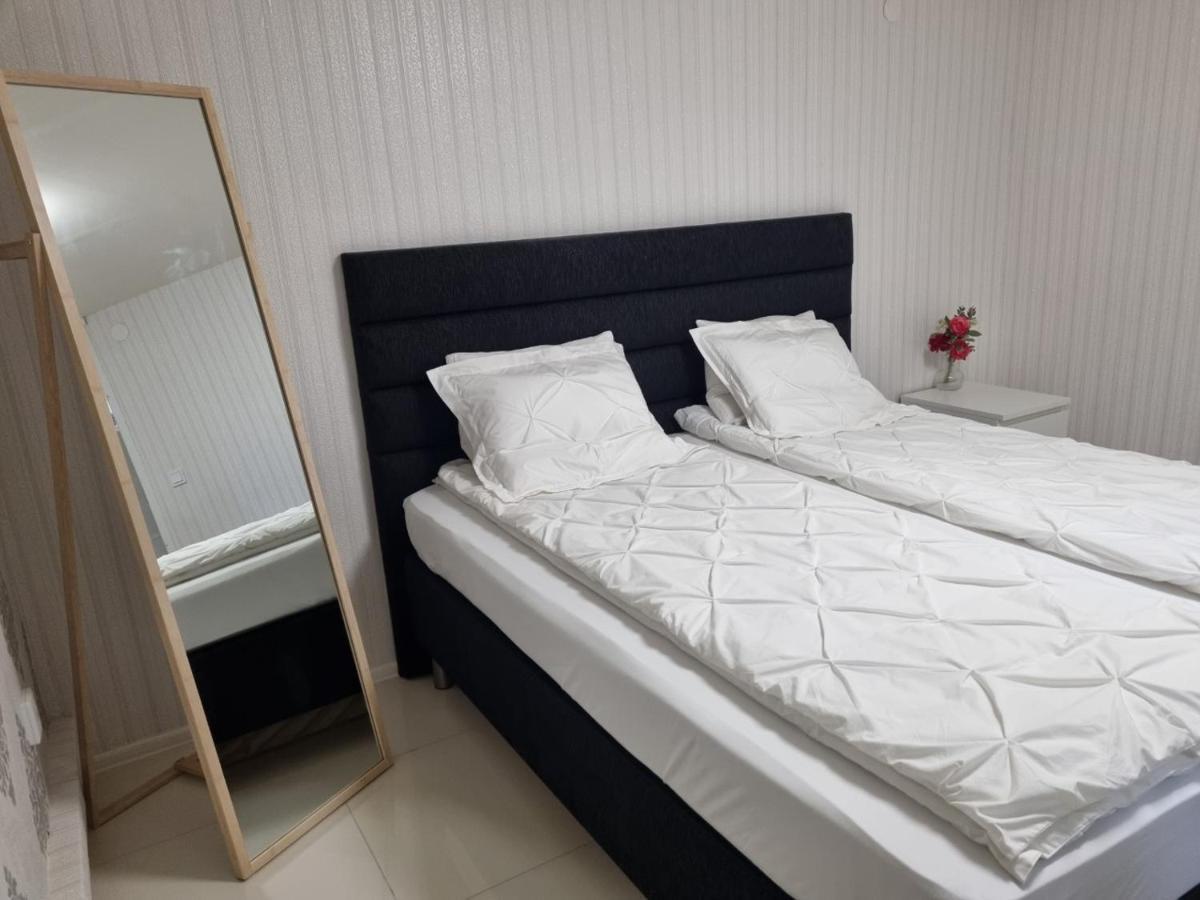 Moonlight - Trevlig Kallarlagenhet Apartment Broby ภายนอก รูปภาพ