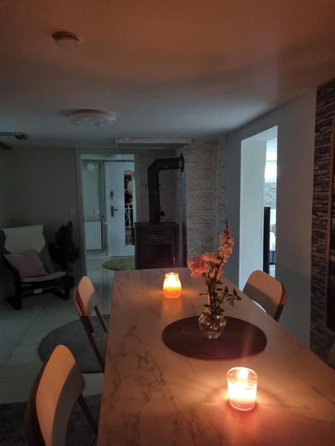 Moonlight - Trevlig Kallarlagenhet Apartment Broby ภายนอก รูปภาพ