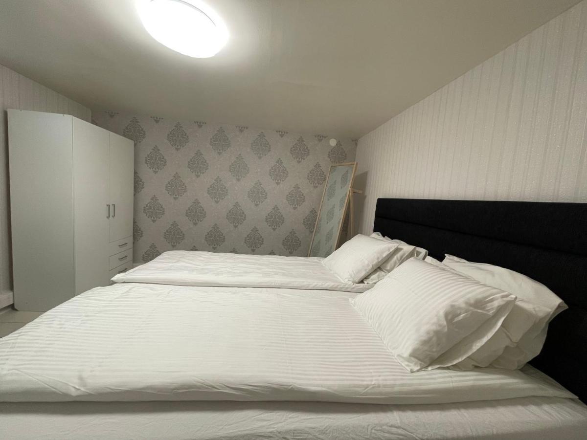Moonlight - Trevlig Kallarlagenhet Apartment Broby ภายนอก รูปภาพ